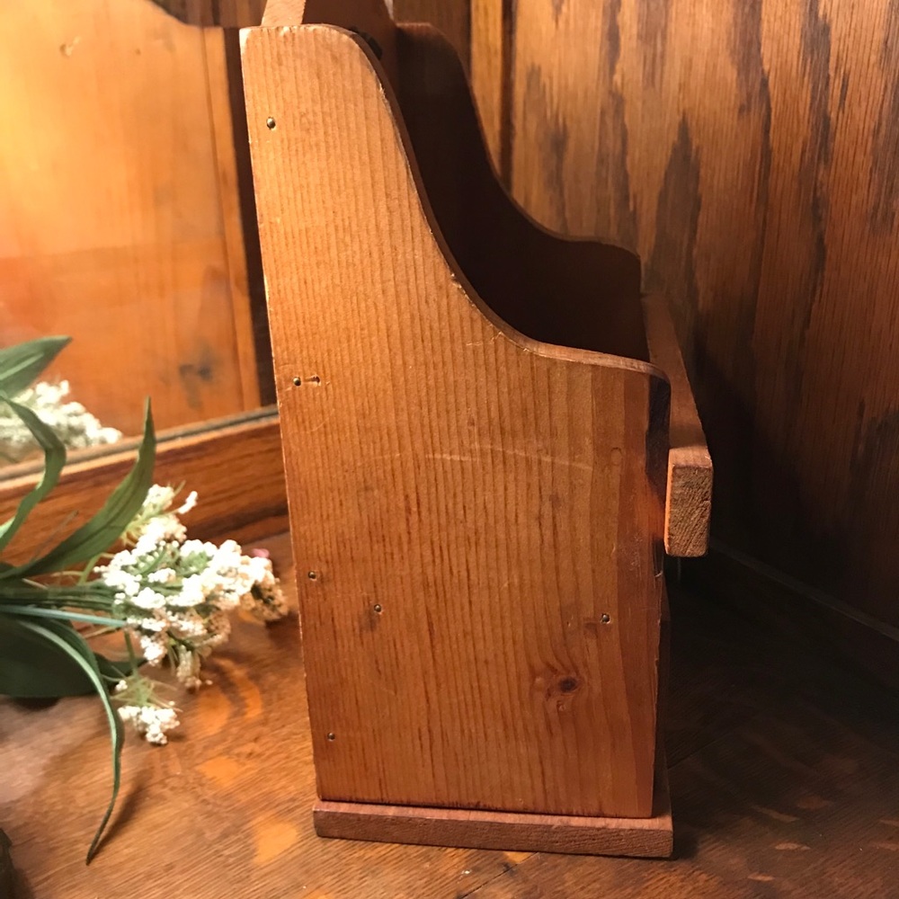 Vintage 1970’s Colonial Small Pine Shelf with Drawer - Picture 9 of 13